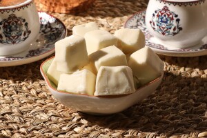 Beyaz Çikolatalı Lokum 1 Kg. - HALKTAN