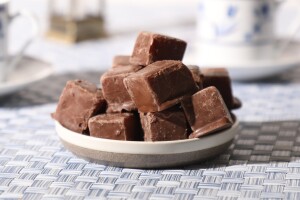 Sütlü Çikolatalı Nar Aromalı Lokum 1 Kg. - HALKTAN